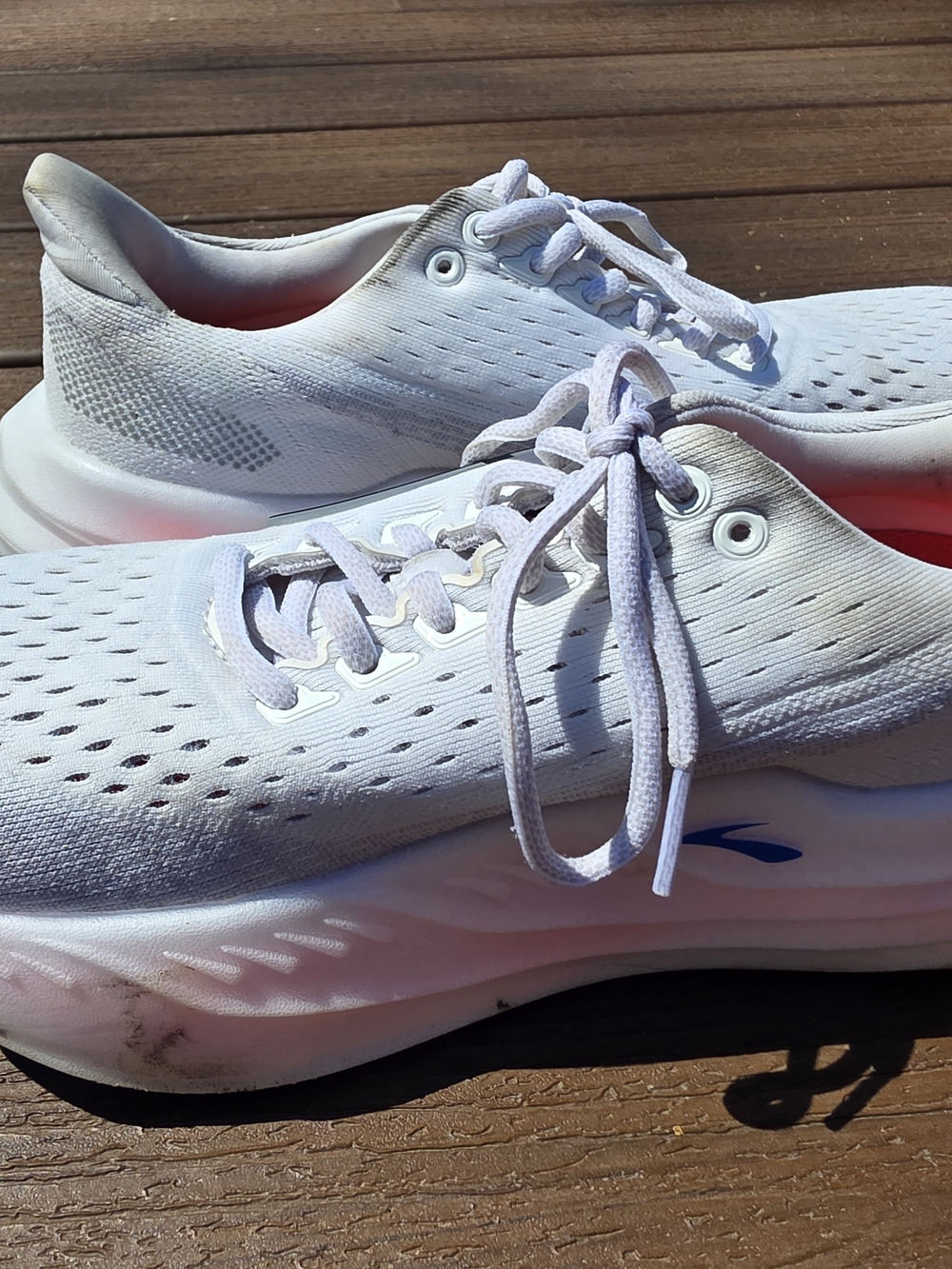 Brooks Glycerin Max Women’s White Running Shoes with Black Logo and Pink Accents - Picture 4 of 6